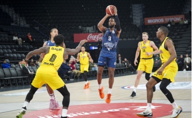 Anadolu Efes, evinde Mersin Spor'a kar�� zorlanmadan kazand�!