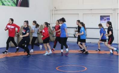 Edirne'de kampa giren gen� milli g�re��ilerin hedefi d�nya �ampiyonlu�u