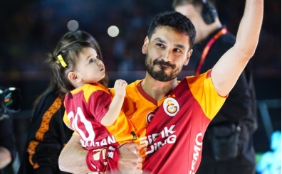 Galatasaray'da devre aras� ilk ayr�l�k netle�ti